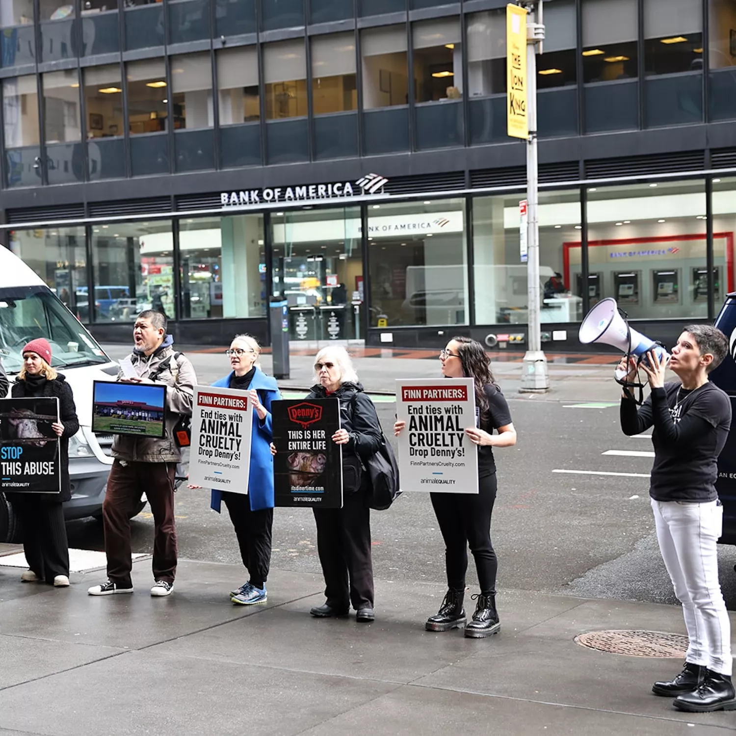 Protesto contra 'Finn Partners'