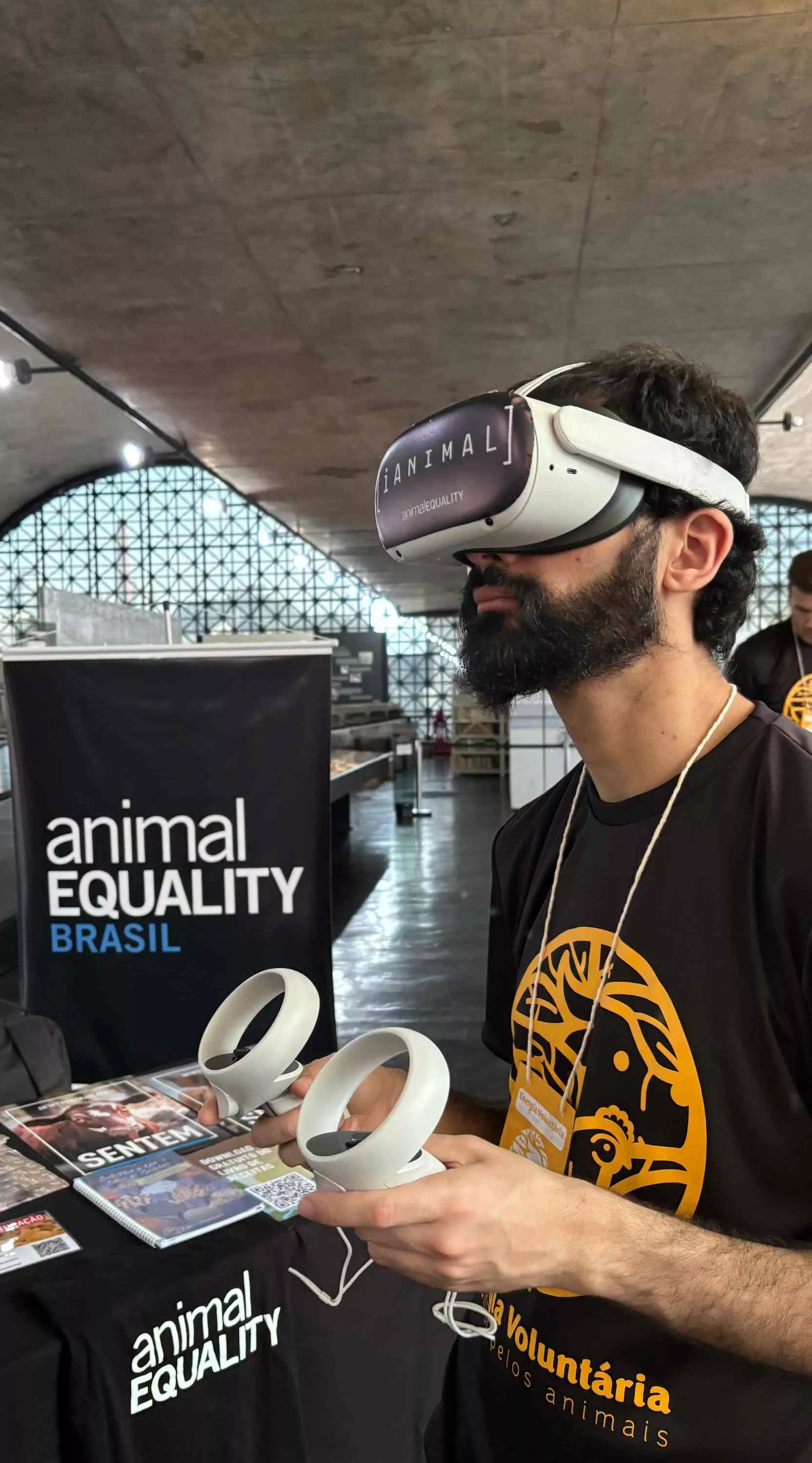 Voluntário participando de experiência com o iAnimal