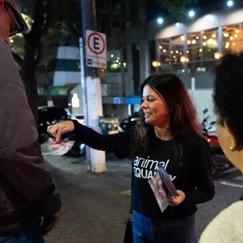 Protetora em ação de rua