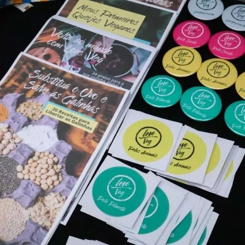 Ebooks, adesivos e bottons do Love Veg