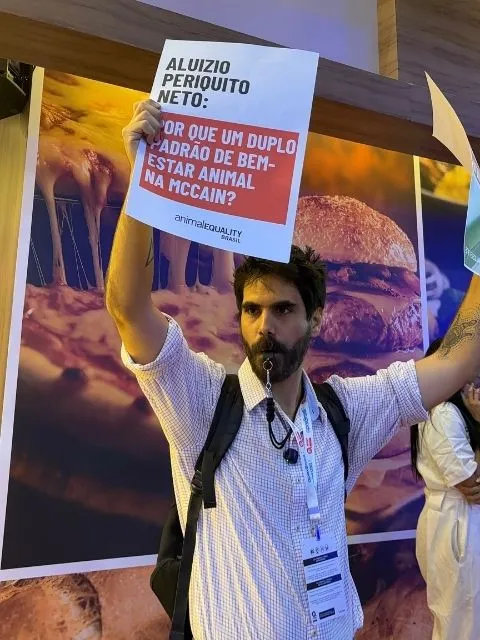 Em quatro dias, quatro protestos contra a McCain por duplo padrão com os animais 2