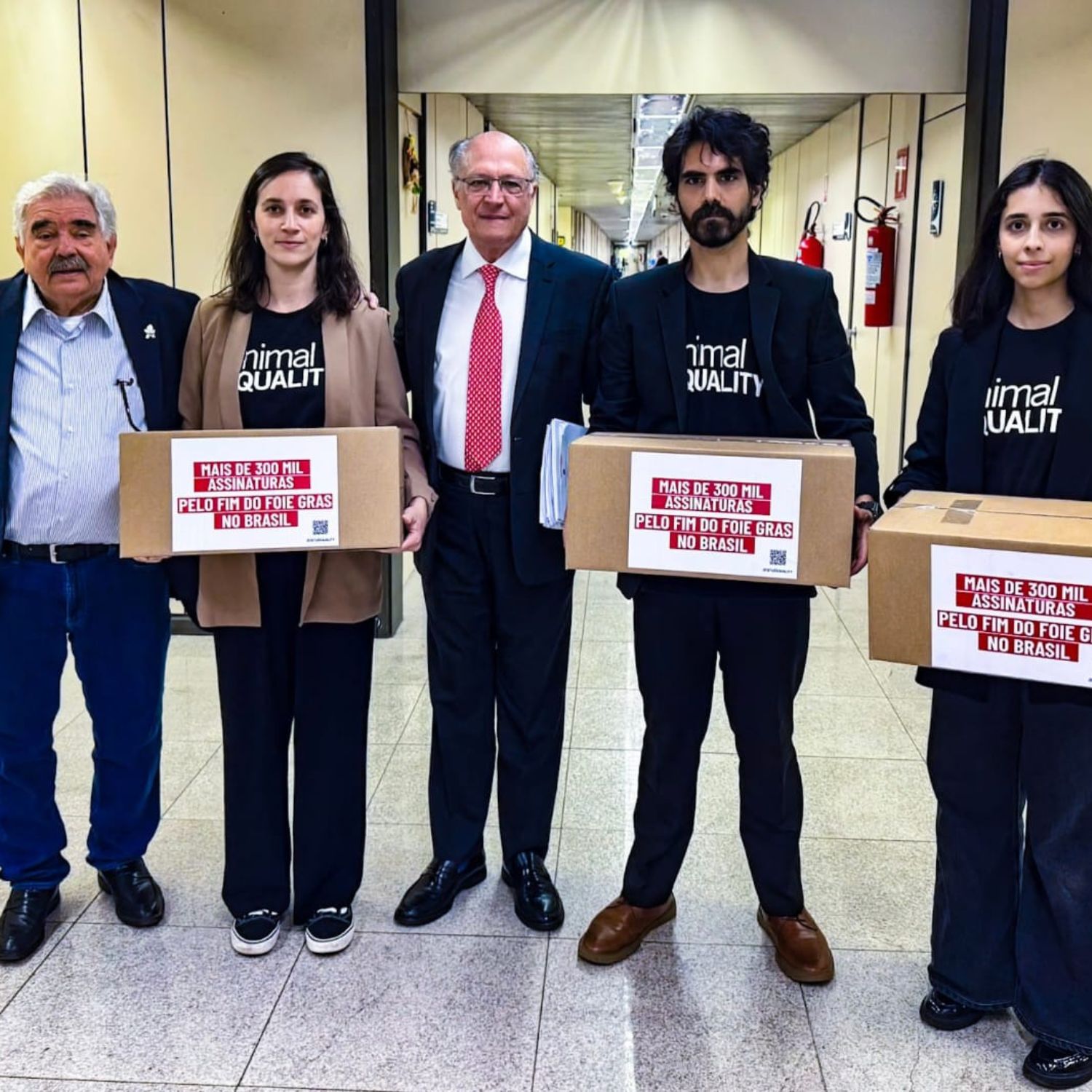 Equipe da Animal Equality com Geraldo Alckimin