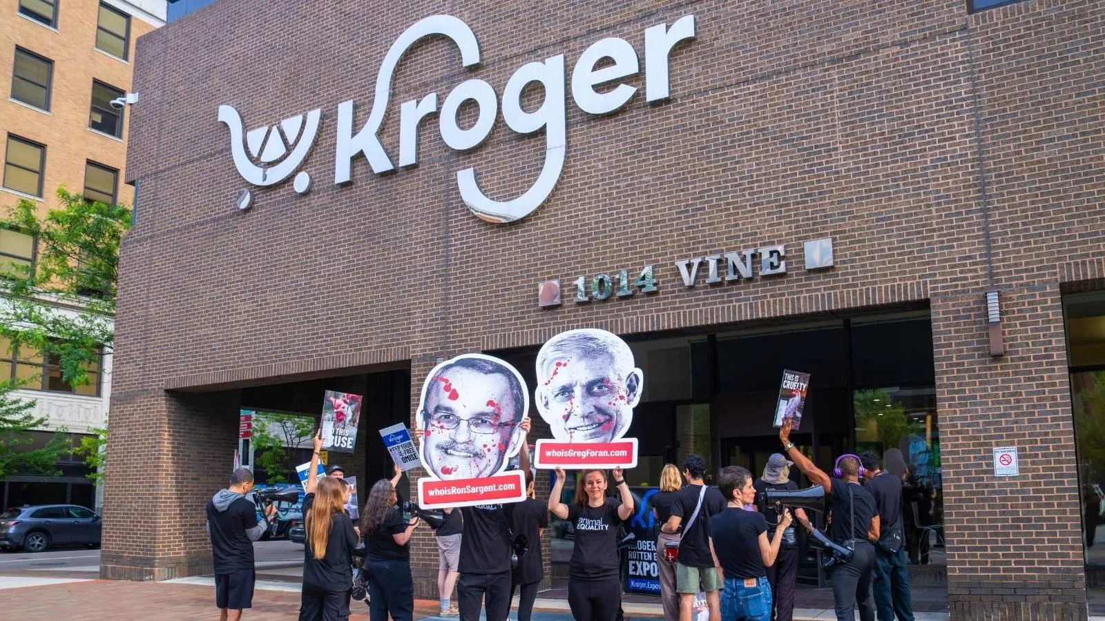 Protesto em frente a sede do Kroger
