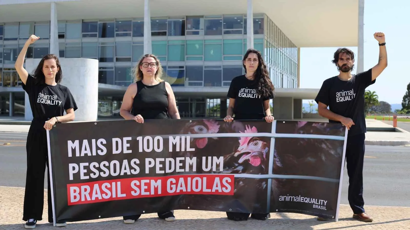Ação realizada em frente ao Palácio do Planalto pelo fim das gaiolas