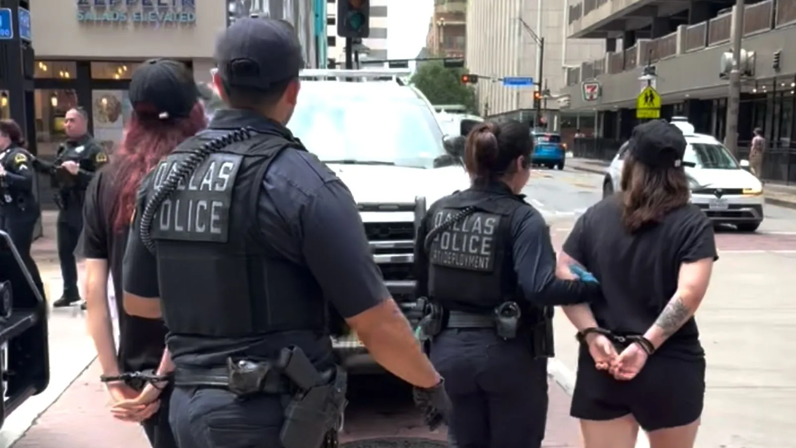 Ativistas presas em Dallas, EUA, após manifestação contra o Marriott