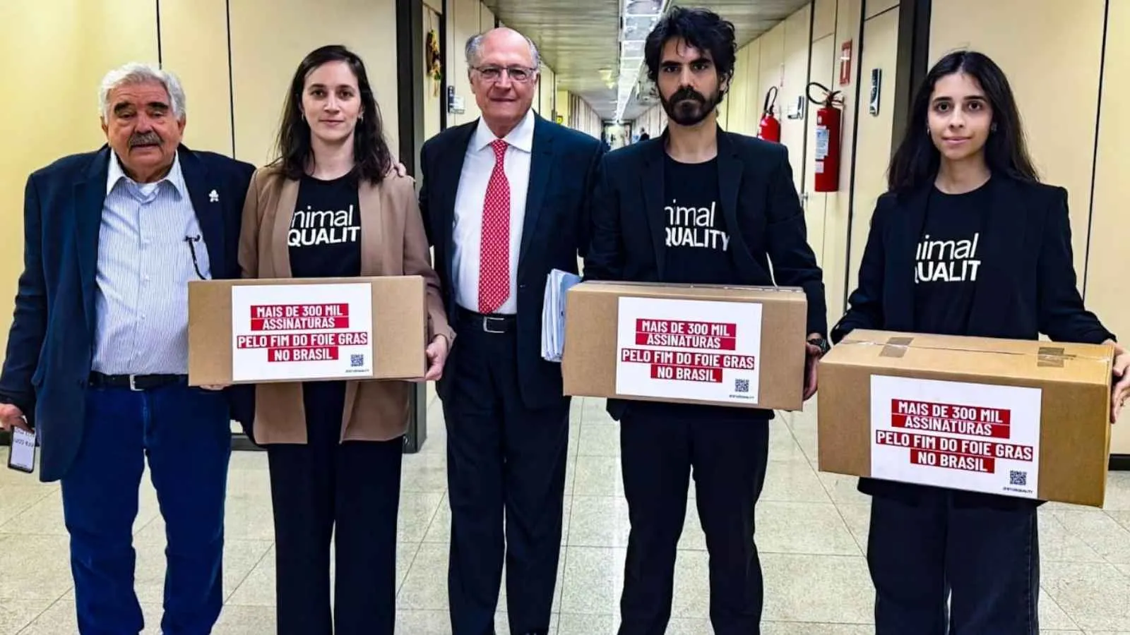 Equipe da Animal Equality se encontra com vice-presidente Geraldo Alckmin para pautar o fim do foie gras